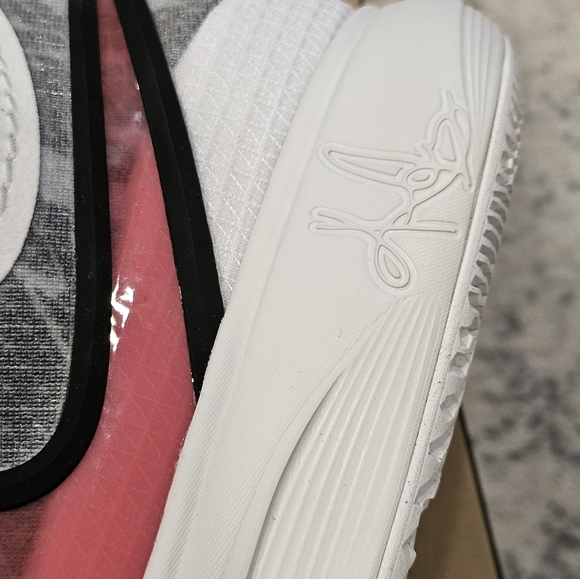 New NIKE Kyrie 8 'White University Red in size 13 - Picture 6 of 8